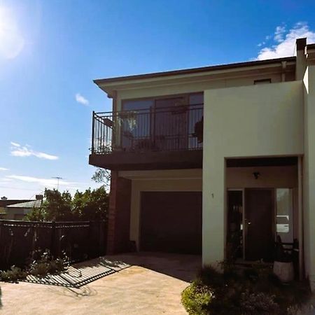 Executive Townhouse By The Lake Apartment Wendouree Exterior photo