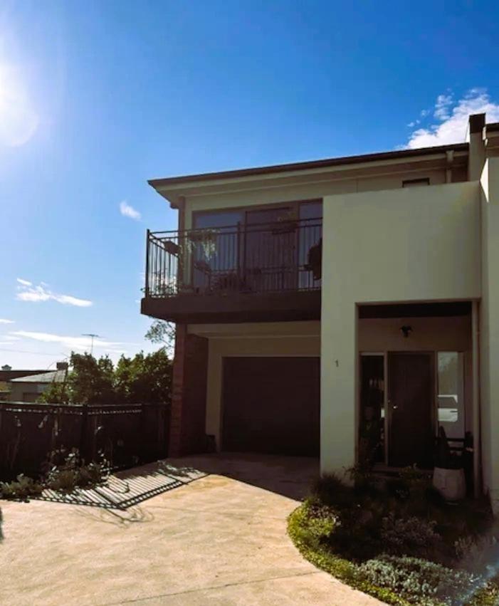 Executive Townhouse By The Lake Apartment Wendouree Exterior photo